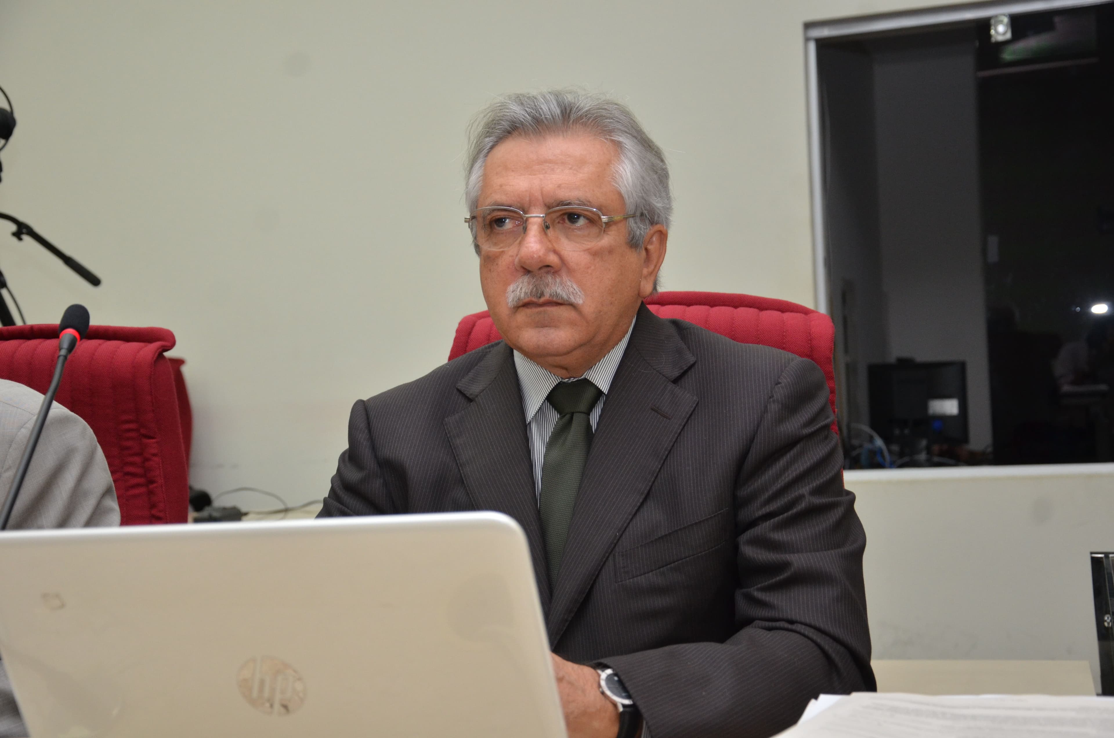 Inep dificulta repasse de dados para investigação de fraude em matrículas do EJA e TCE pode judicializar o caso