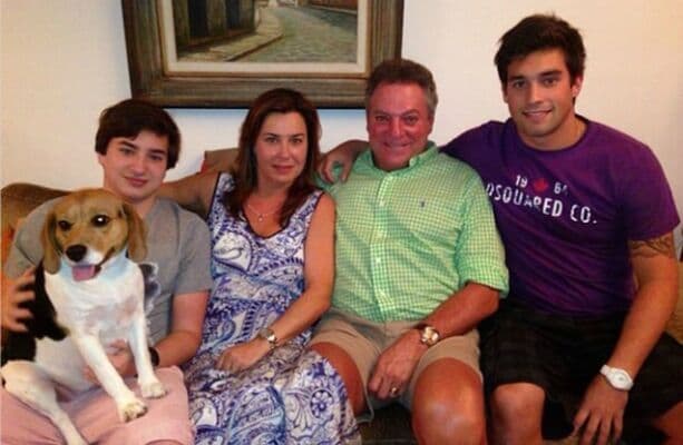 Filho do técnico Abel Braga do Fluminense morre ao cair de janela do apartamento