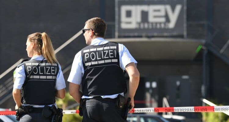 Atirador invade boate, mata uma pessoa e deixa quatro feridos na Alemanha