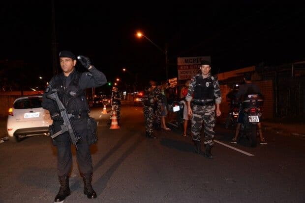 Polícia fecha cerco e prende suspeito de assaltar taxista na orla