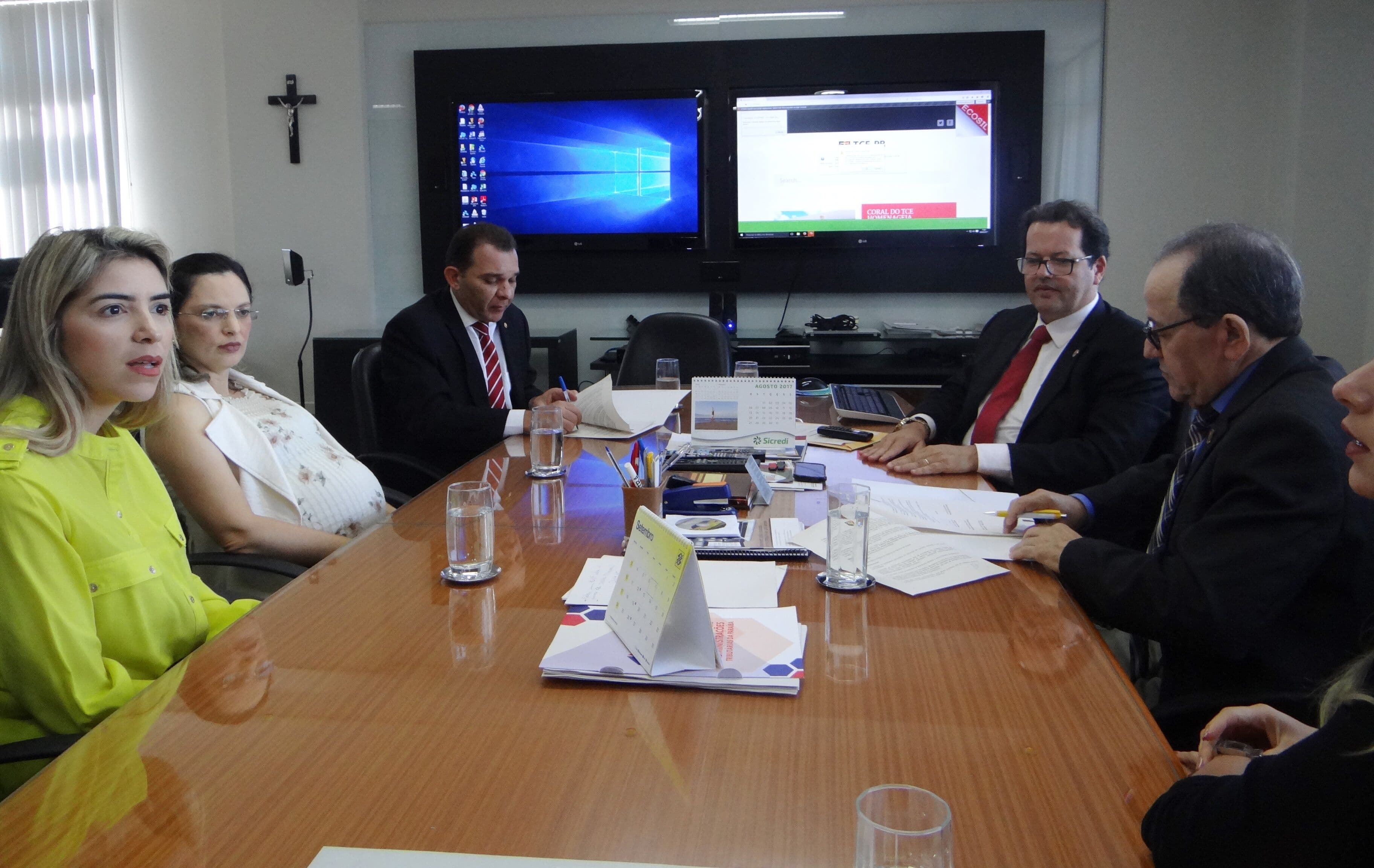 Pacto de conduta firmado com TCE obriga MPE a regularizar quadro de servidores