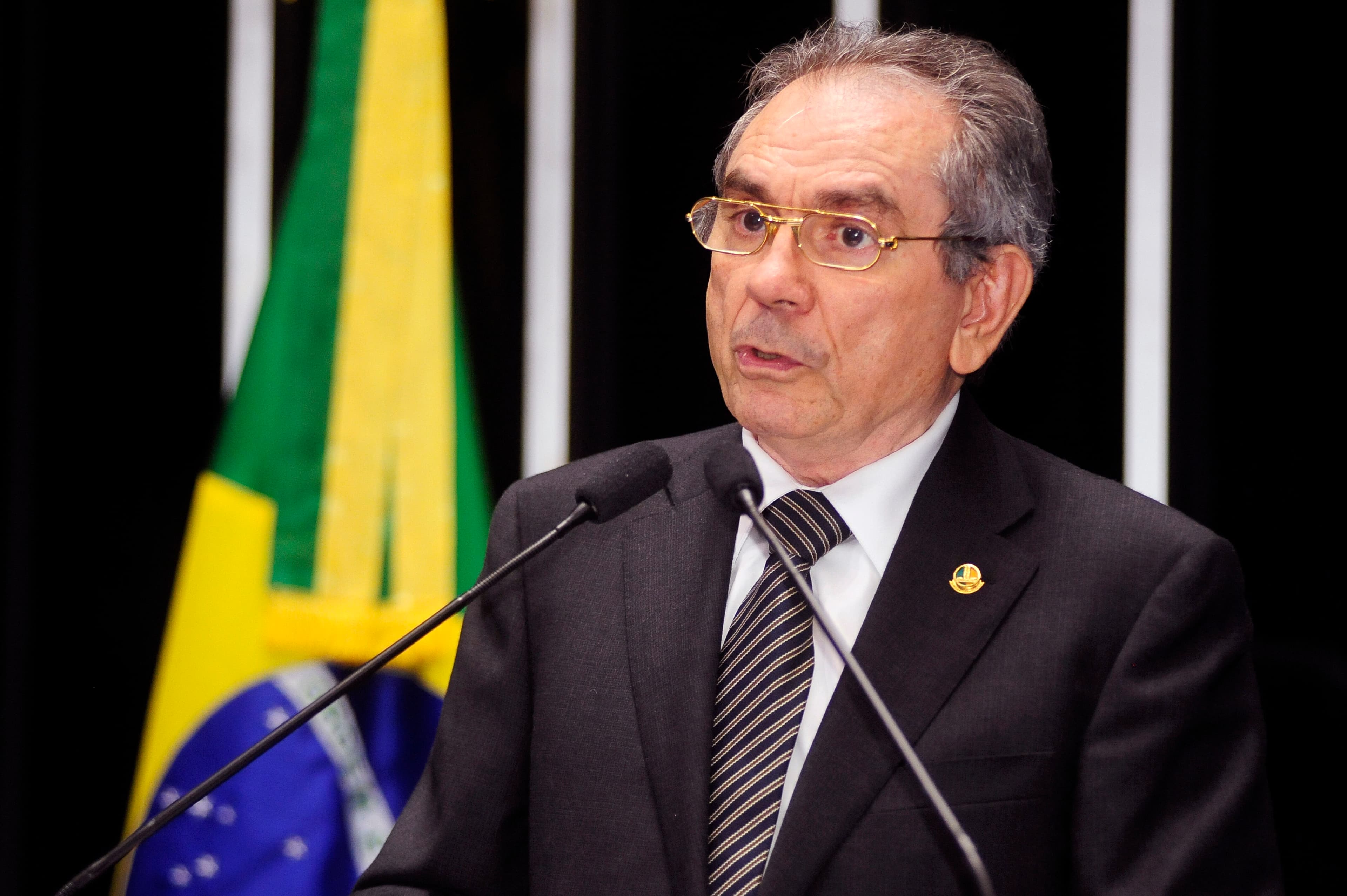 PMDB adia definição sobre presidente da CCJ no Senado