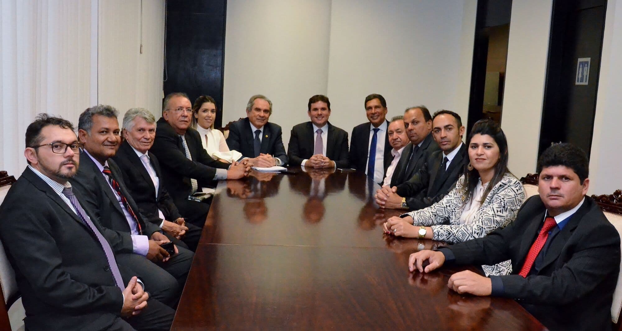 Raimundo Lira recebe prefeitos em Brasília e reforça disposição de trabalhar pelos municípios