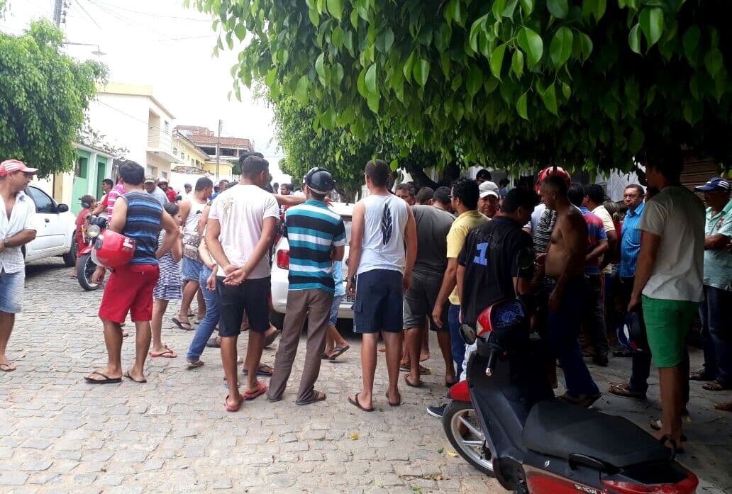 Comerciante reage e mata a bala os quatro suspeitos de assalto