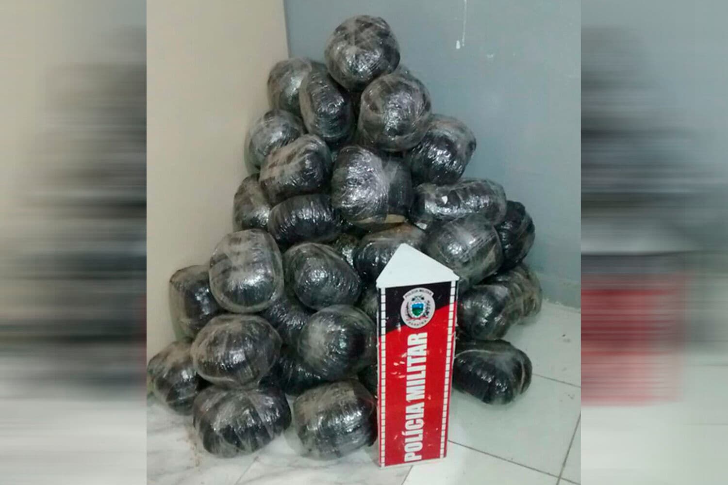 Homem é preso após ser flagrado transportando cerca de 50 kg de maconha em carro