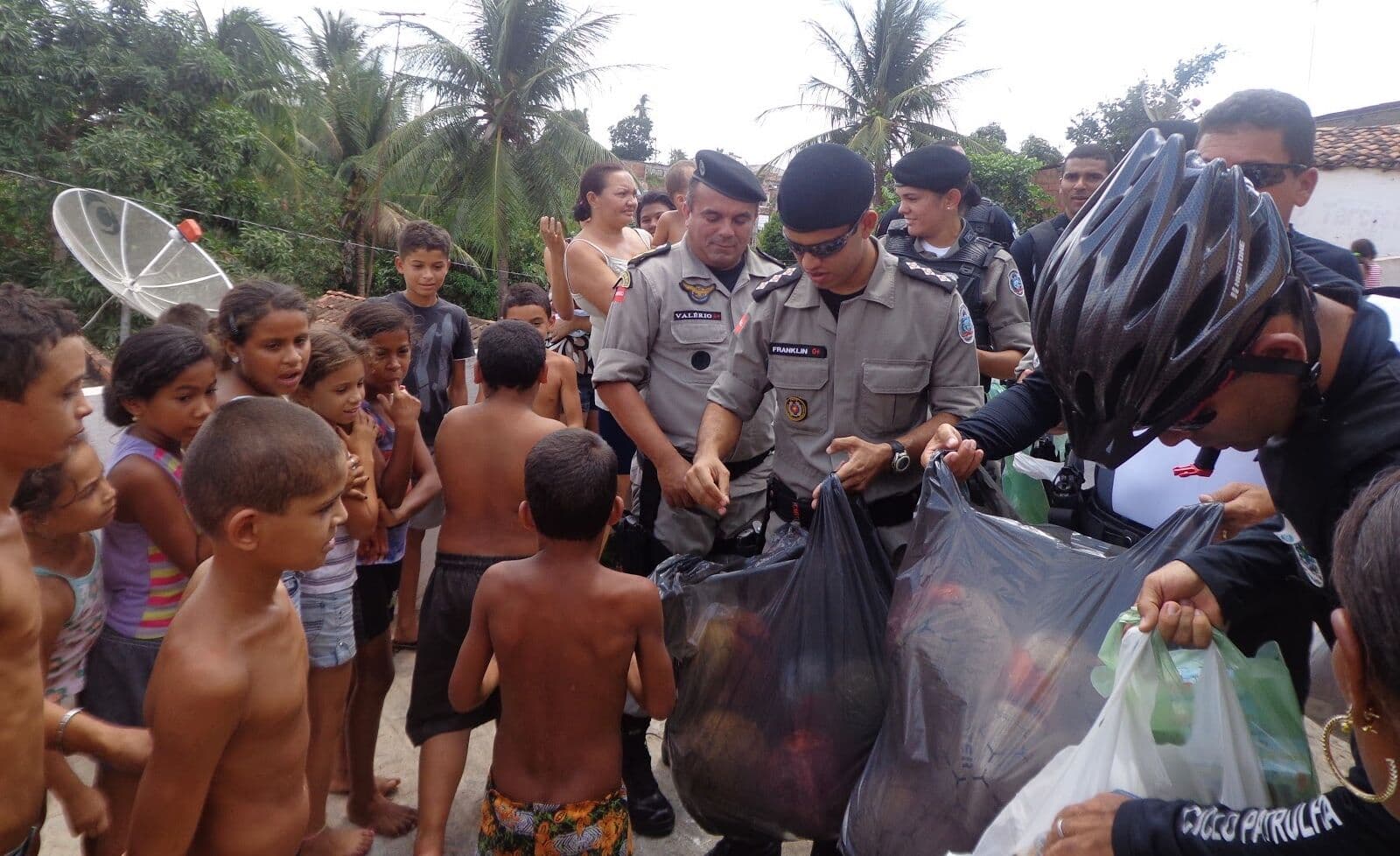 Polícia Militar lança Operação Criança Feliz e arrecada roupas e brinquedos