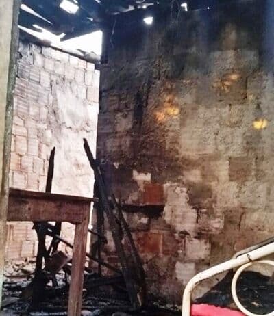 Homem tem 70% do corpo queimado após incêndio em sua casa