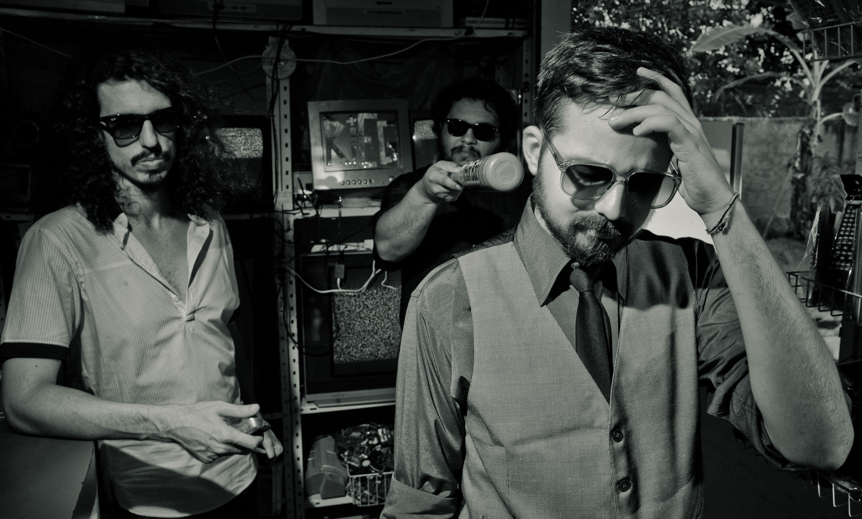 Banda paraibana de trip-hop RIEG lança EP Witchwitchwitch a meia-noite