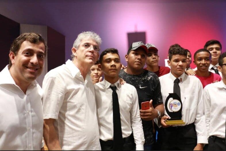Ricardo anuncia implantação da primeira Escola Técnica de Artes da Paraíba em 2018
