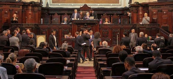 MP do Rio pede anulação de sessão da Alerj que revogou prisão de deputados