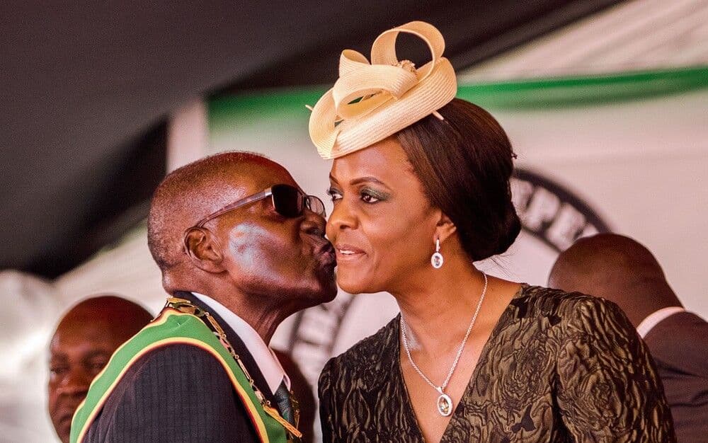 Mugabe é destituído da liderança do partido governante do Zimbábue