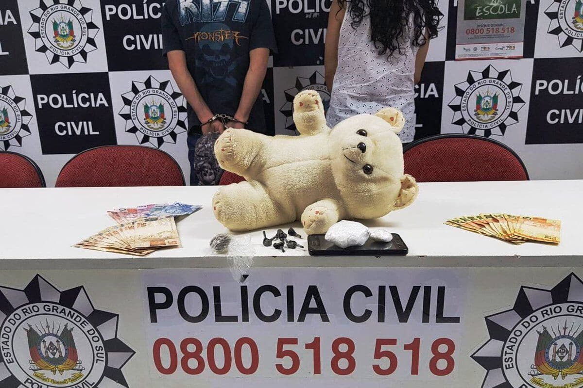 Polícia Civil apreende urso de pelúcia recheado de drogas