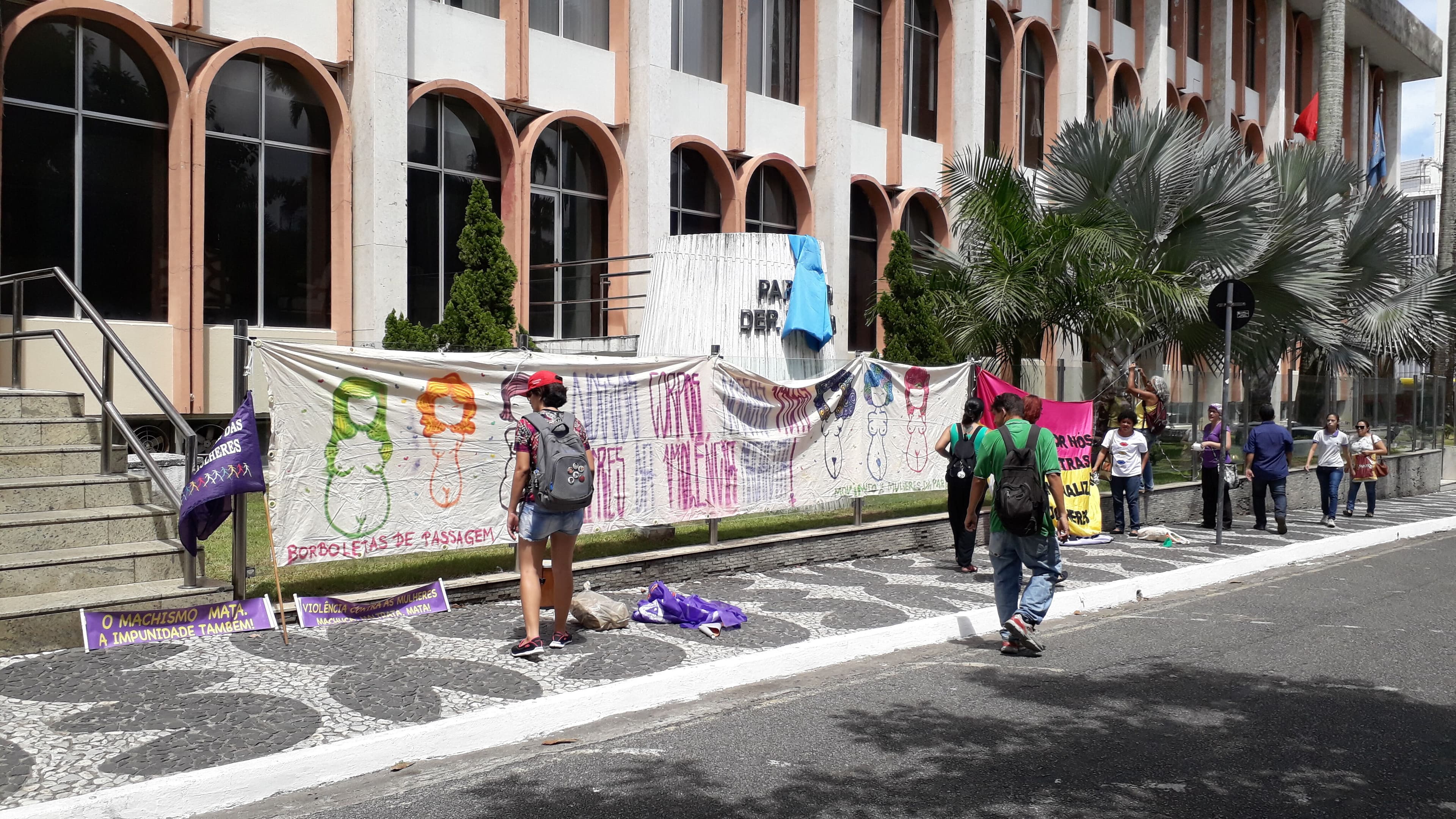 Comissão da Câmara volta a discutir 'PEC do aborto' e mulheres fazem manifesto na ALPB
