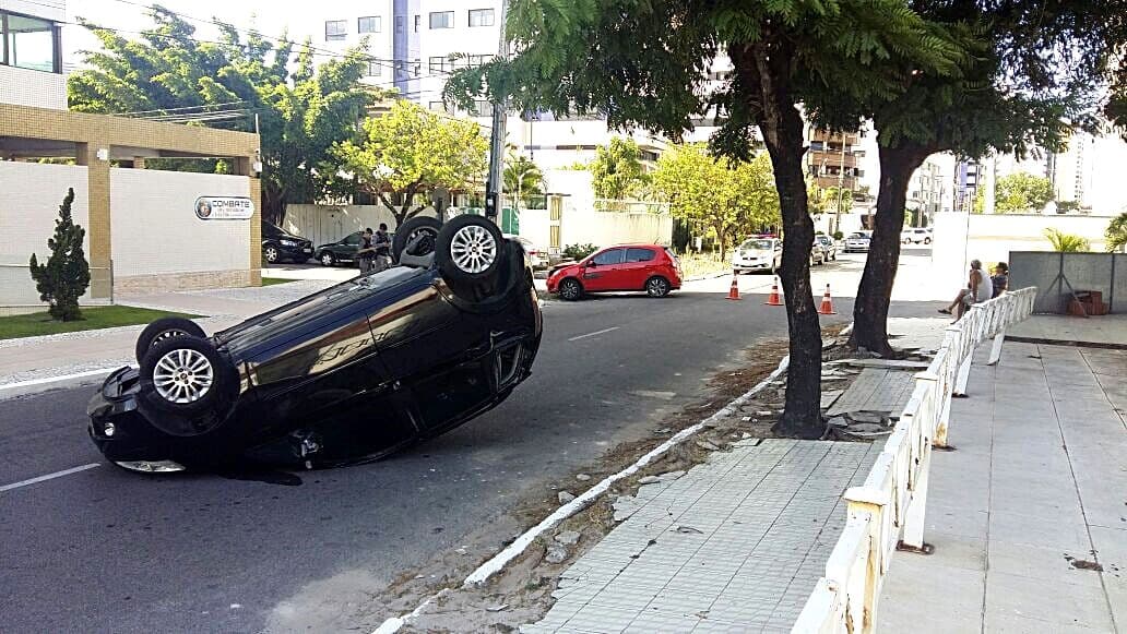 Sexagenária provoca acidente, fogee se esconde dentro do rio Jaguaribe