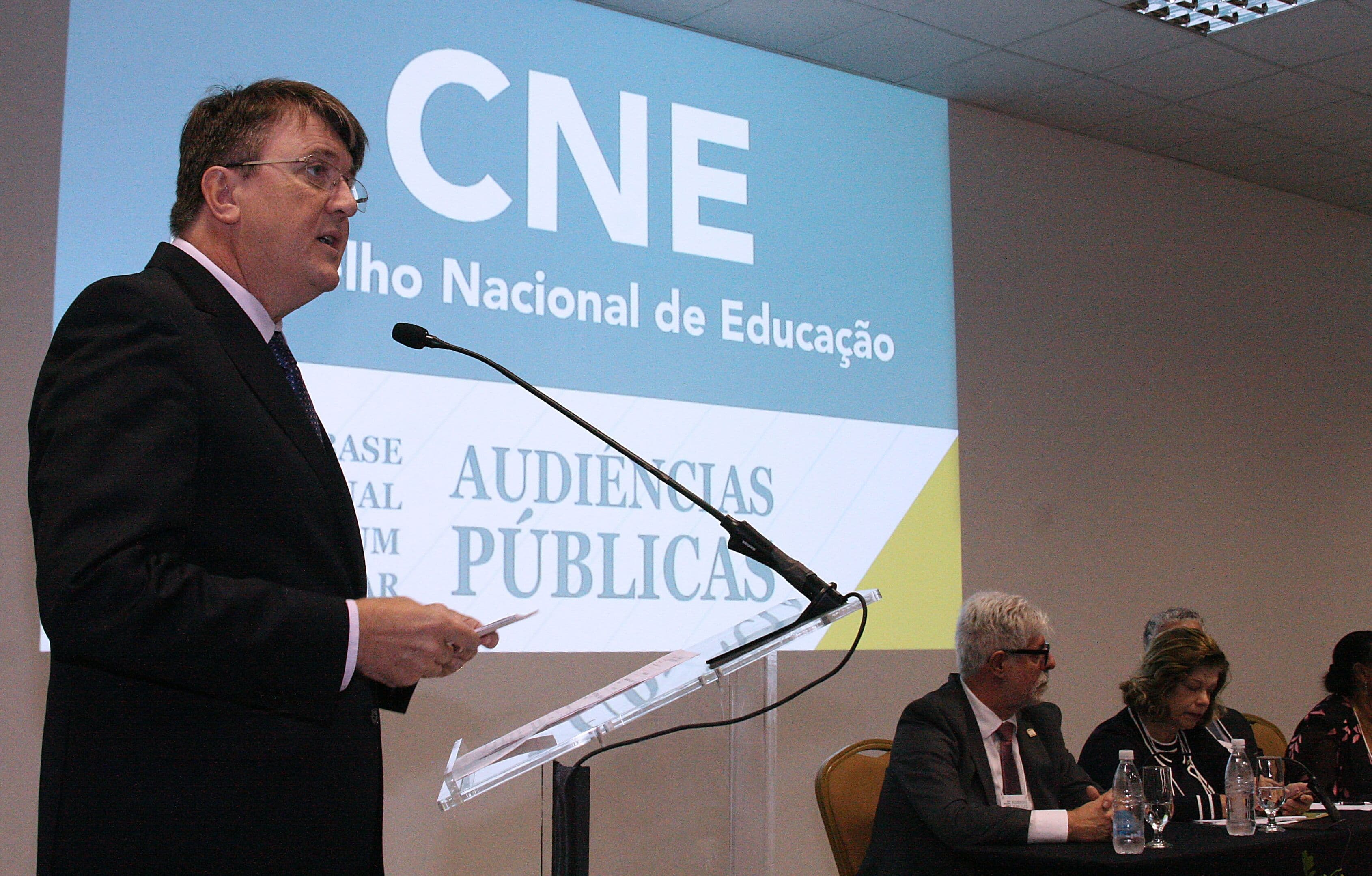 Entidades pedem suspensão, mas Base Curricular pode ser votada quinta-feira