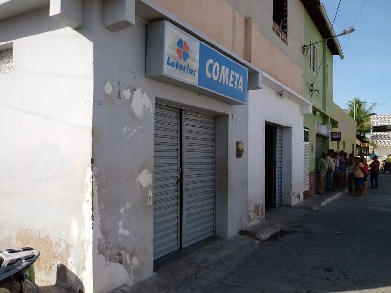 Bandidos explodem uma casa lotérica na madrugada desta segunda-feira