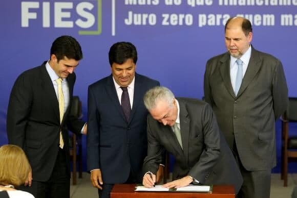 Temer sanciona novo Fies e diz que medida é exemplo de educação para o século 21