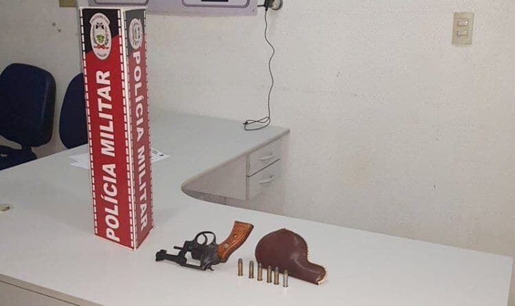 Professor é preso armado em festa e diz que pretendia atirar contra multidão e cometer suicídio