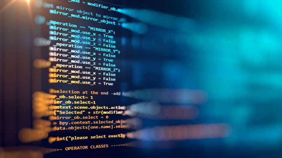 Algoritmos das rede sociais promovem preconceito e desigualdade, diz matemática de Harvard