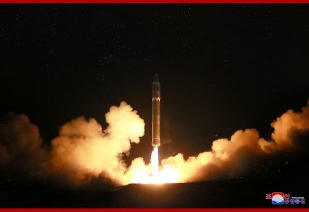 Míssil da Coreia do Norte passou perto de avião comercial