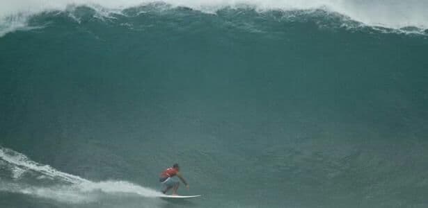 Surfista é atacado por tubarão em Fernando de Noronha