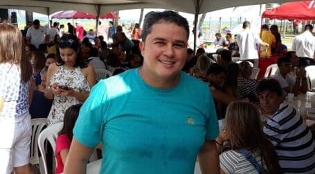 Efraim Filho reúne deputados, prefeitos e vereadores em confraternização neste sábado