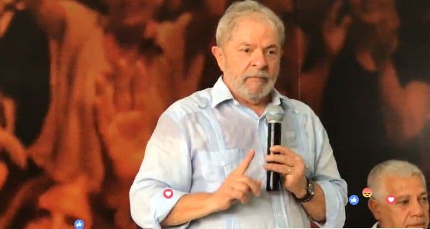 Lula discursa em lançamento de sua pré-candidatura