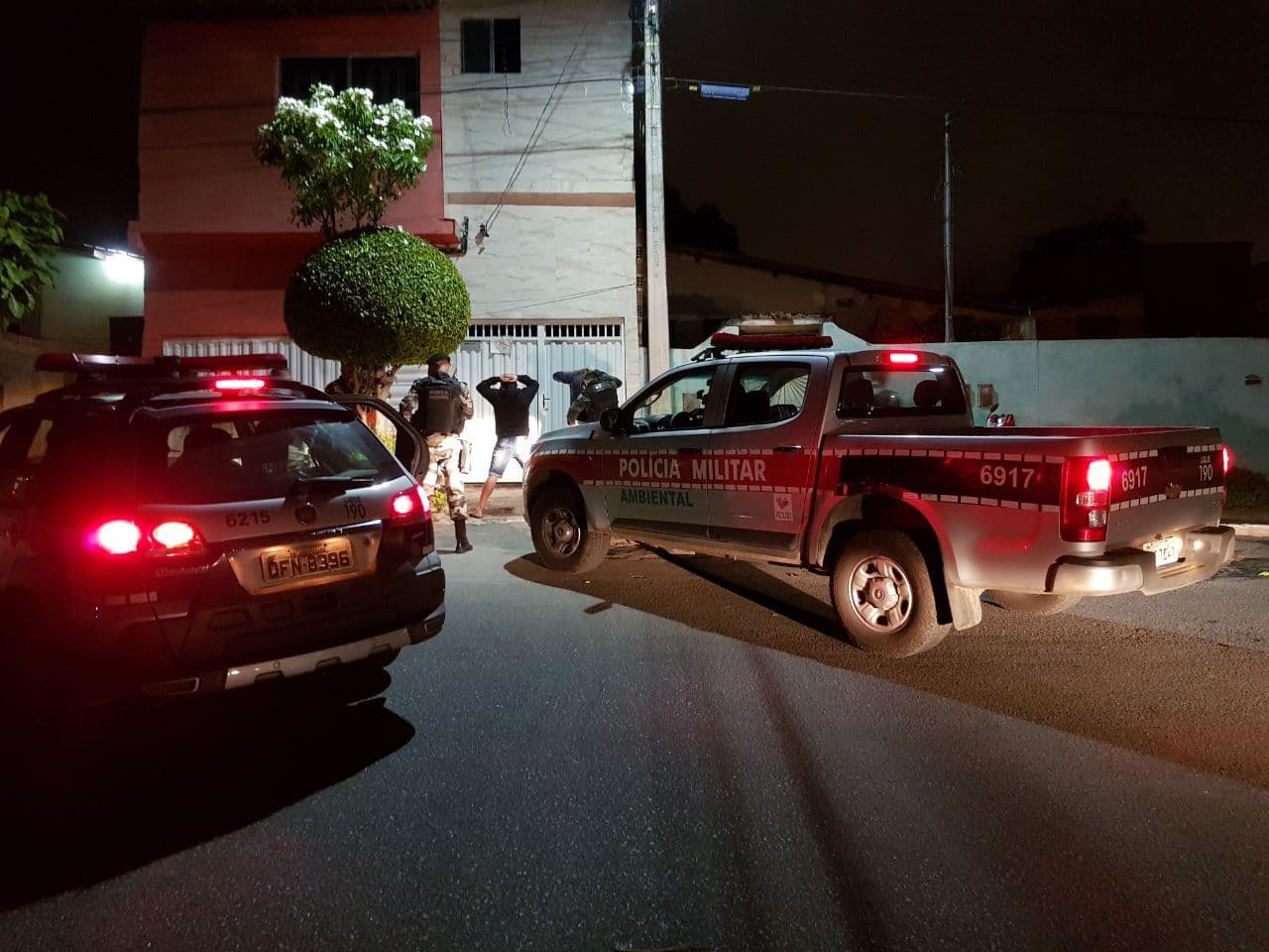 Polícia recupera cinco veículos roubados e apreende drogas em Campina Grande