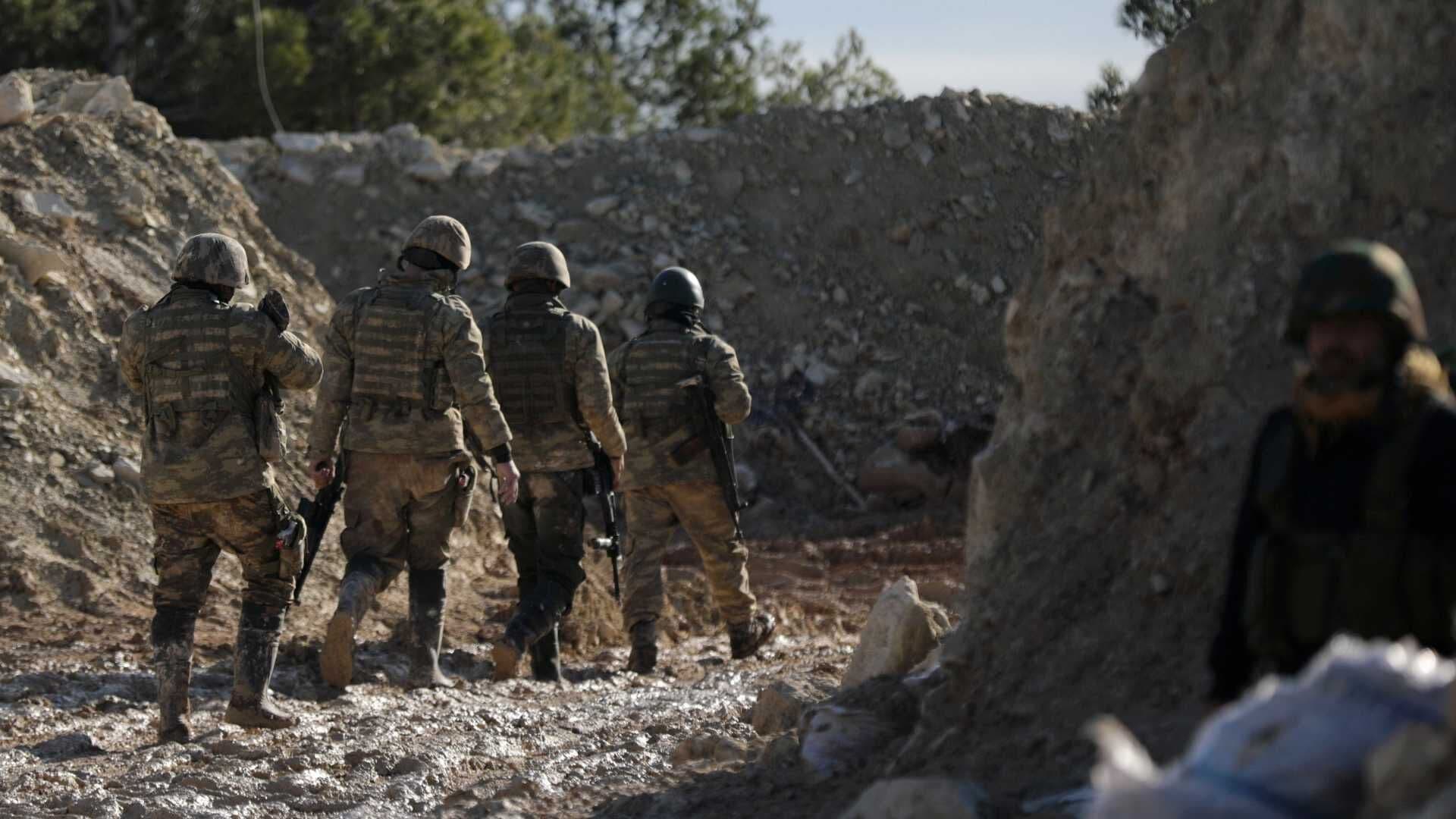 Ataques de tropas sírias matam 5 civis perto de Damasco
