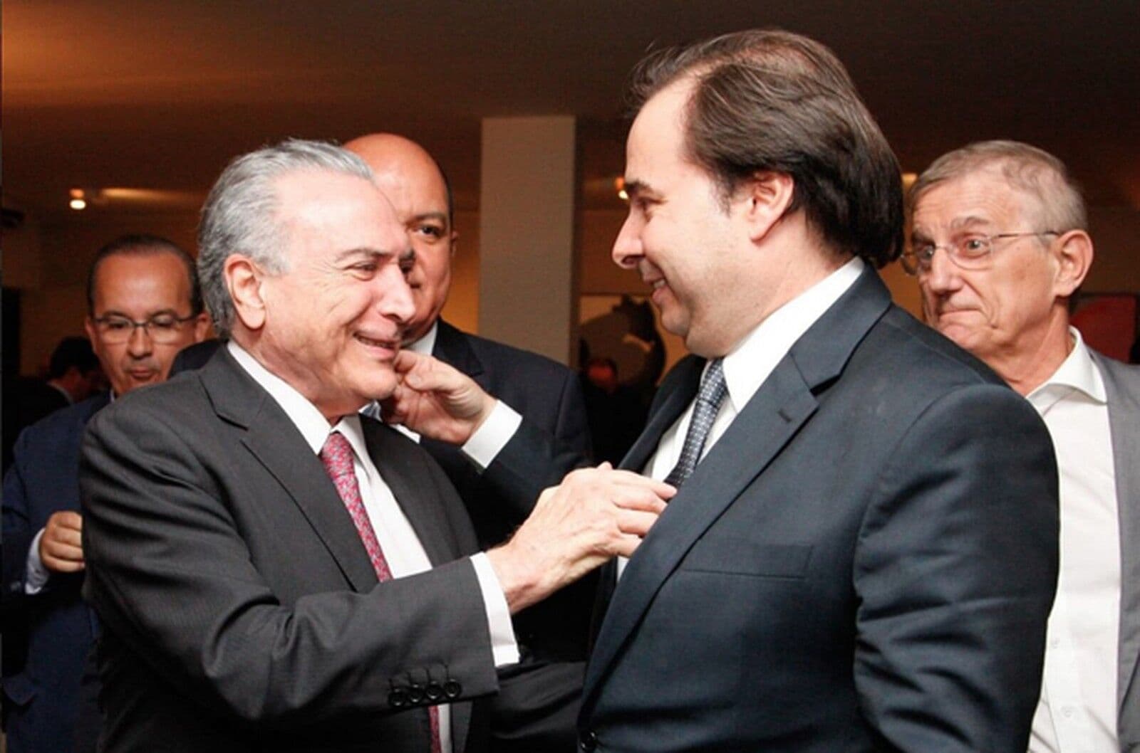 Michel Temer se reúne com Rodrigo Maia para discutir reformas e segurança no Rio