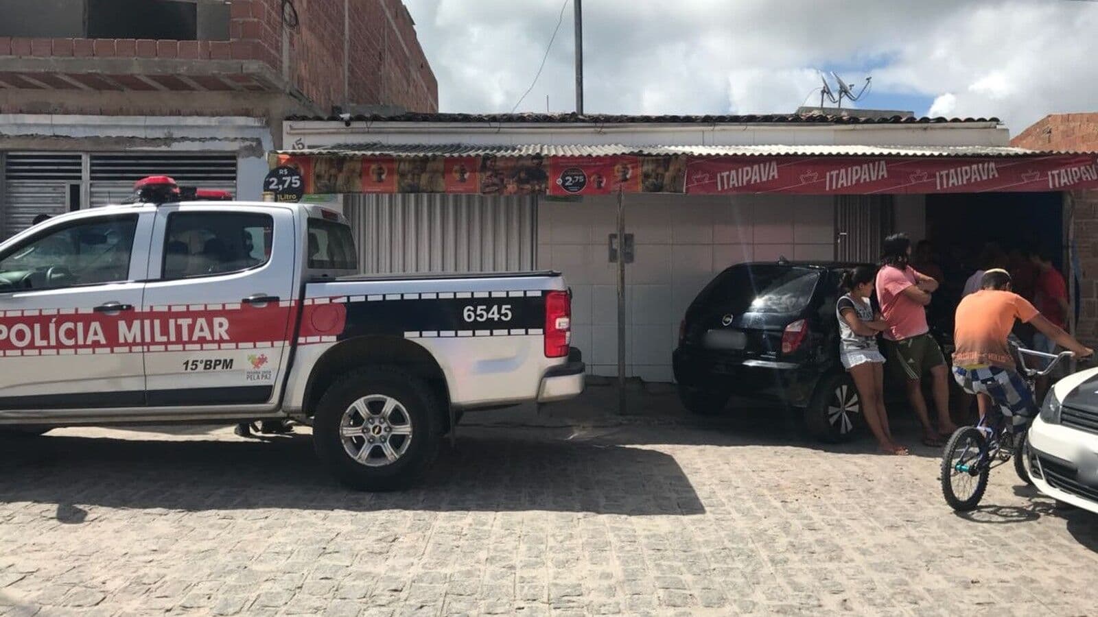Bandidos matam dono de mercadinho a tiros em Esperança