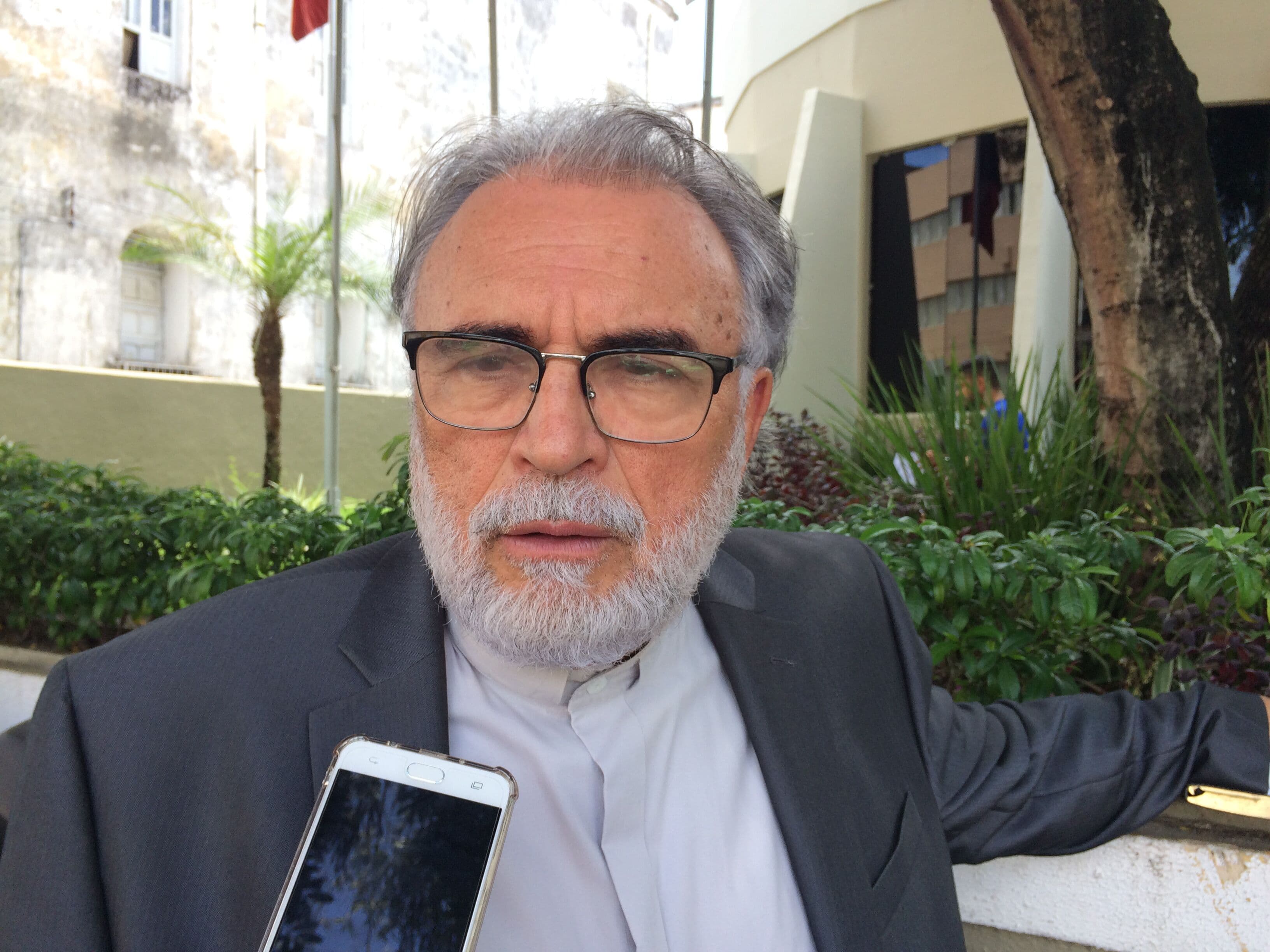 Pastor Estevam diz que políticos estão desacreditados e precisam de Deus