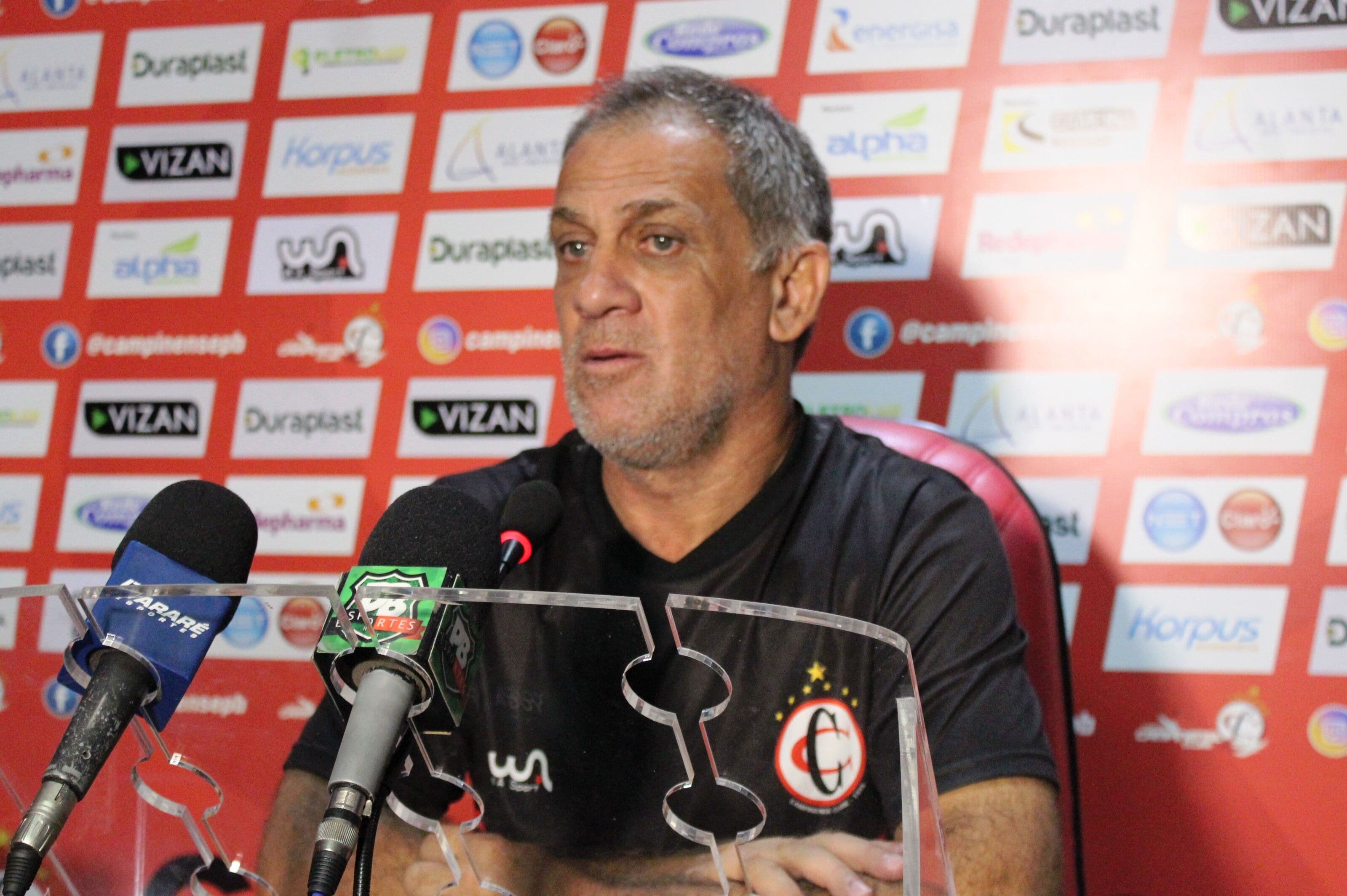 Técnico Celso Teixeira deixa comando do Campinense