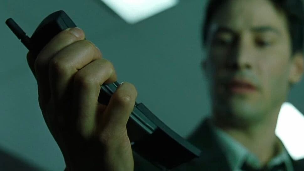 Nokia relança celular que apareceu no filme "Matrix"