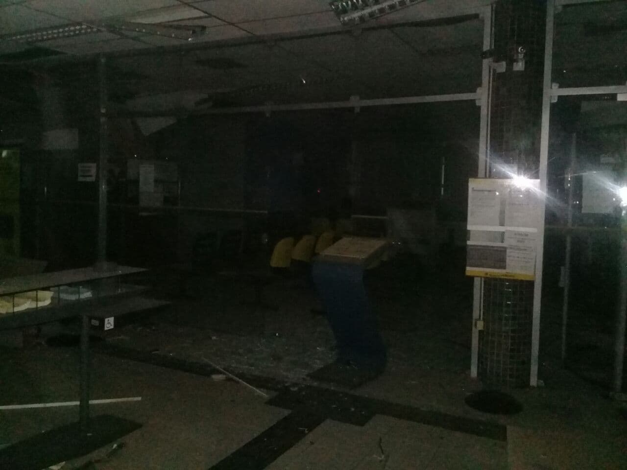Bandidos explodem agência bancária e na fuga trocam tiros com a polícia