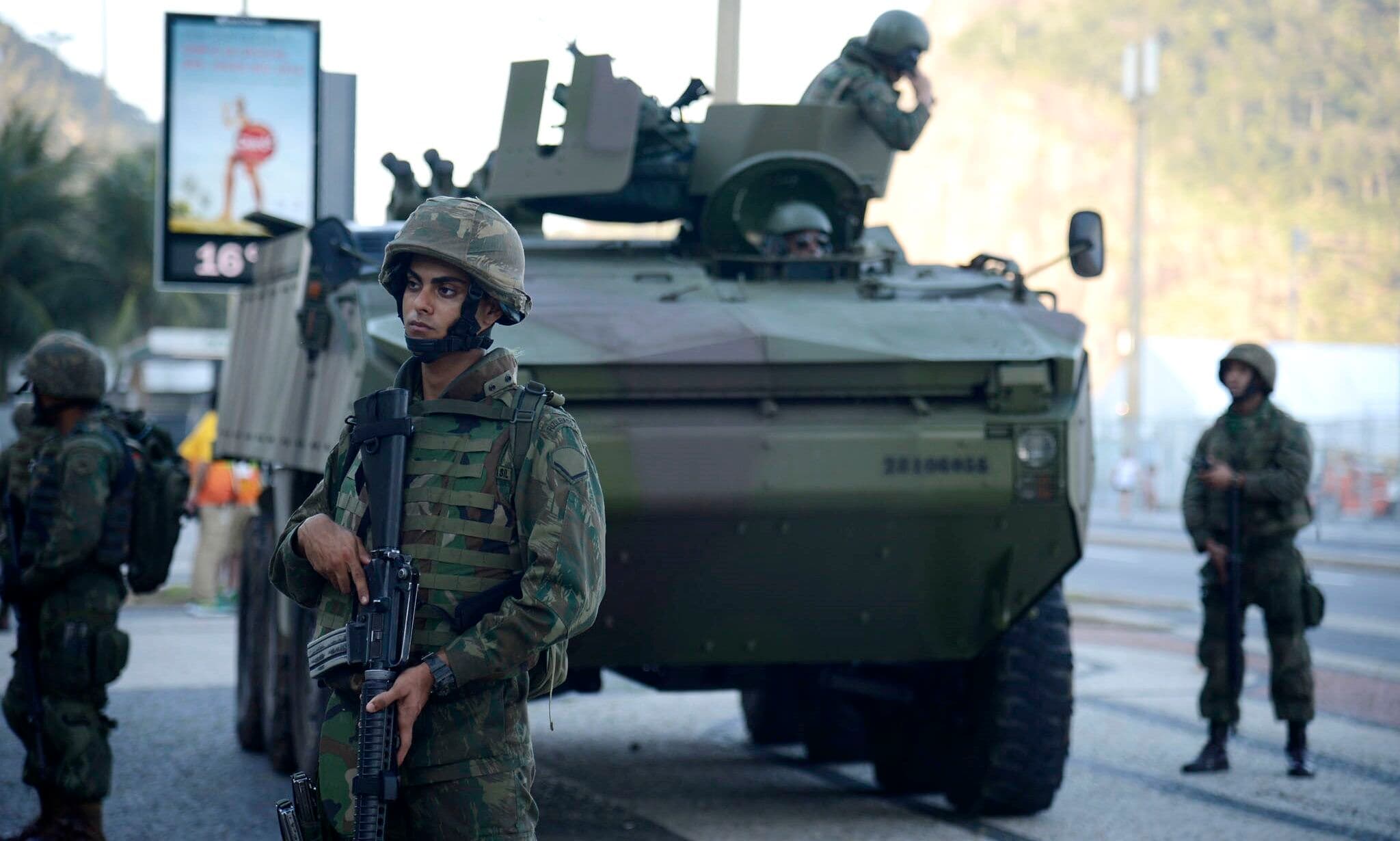 Forças Armadas fazem operação na Vila Kennedy, no Rio