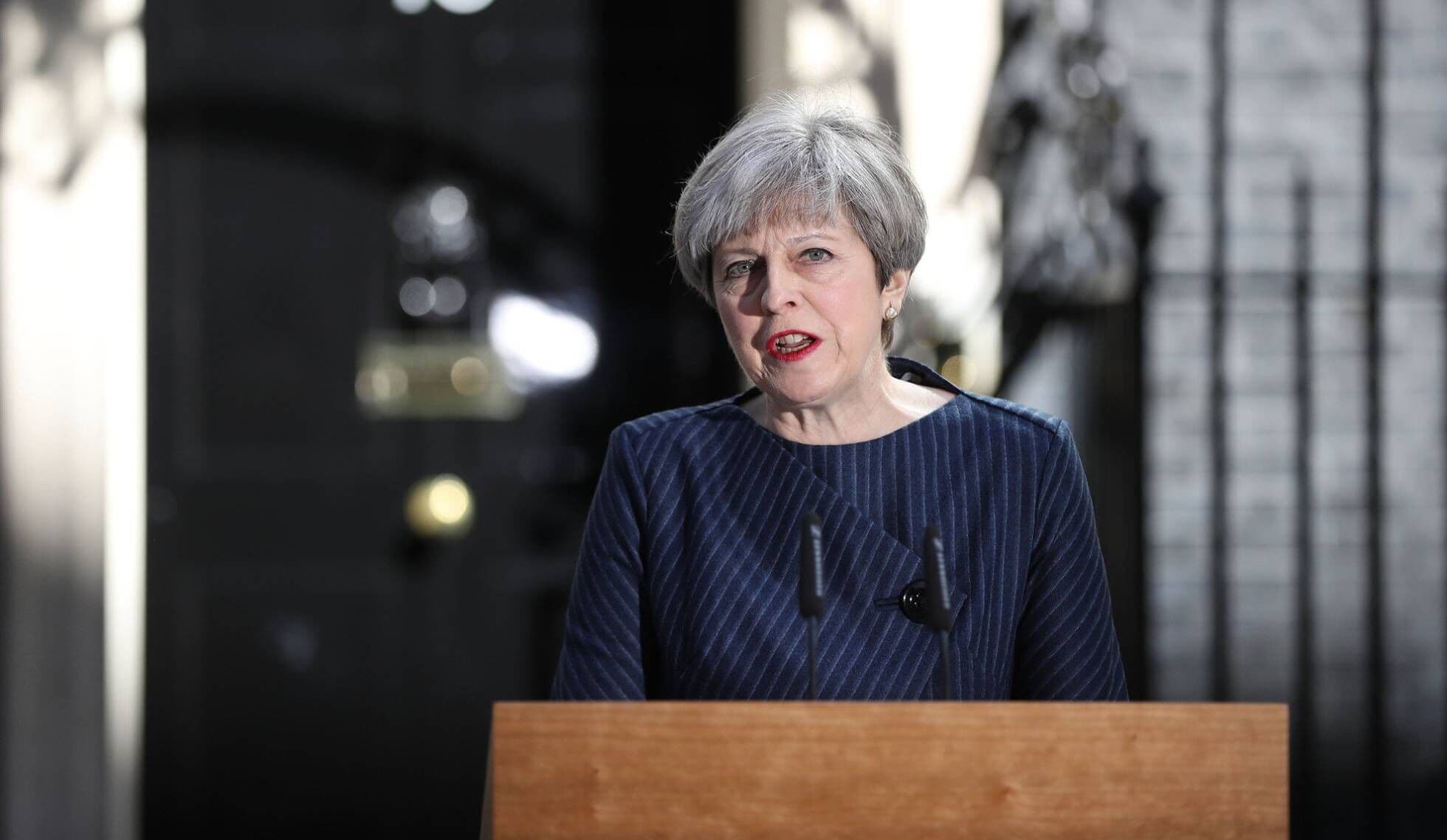 Theresa May convoca eleições antecipadas para 8 de junho no Reino Unido