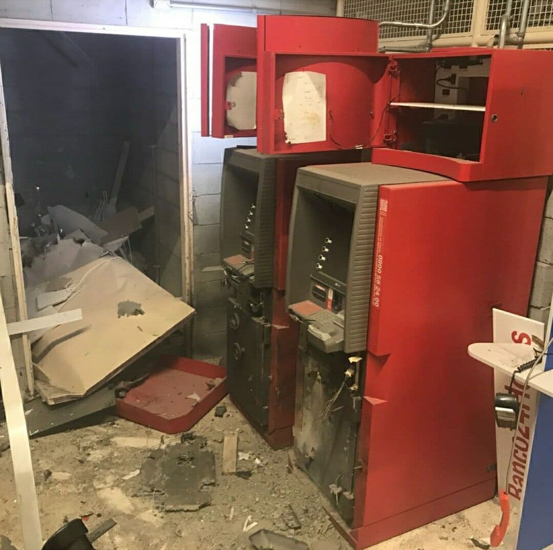 Grupo armado explode caixas eletrônicos dentro de supermercado em Campina Grande