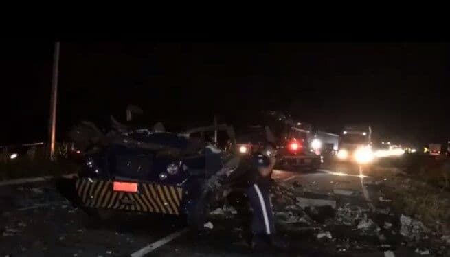 Bandidos explodem carro-forte na PB e dois seguranças são baleados no confronto