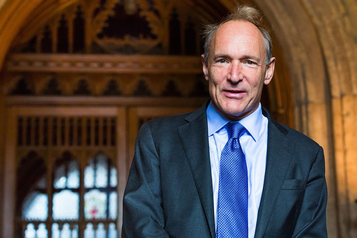 Inventor da World Wide Web diz que erros do Facebook têm solução
