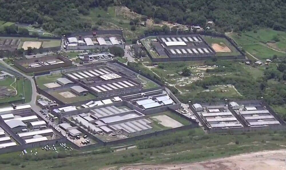 Inspeção realizada por agentes penitenciários em Bangu 3 têm apreensão de 20 celulares e roteadores