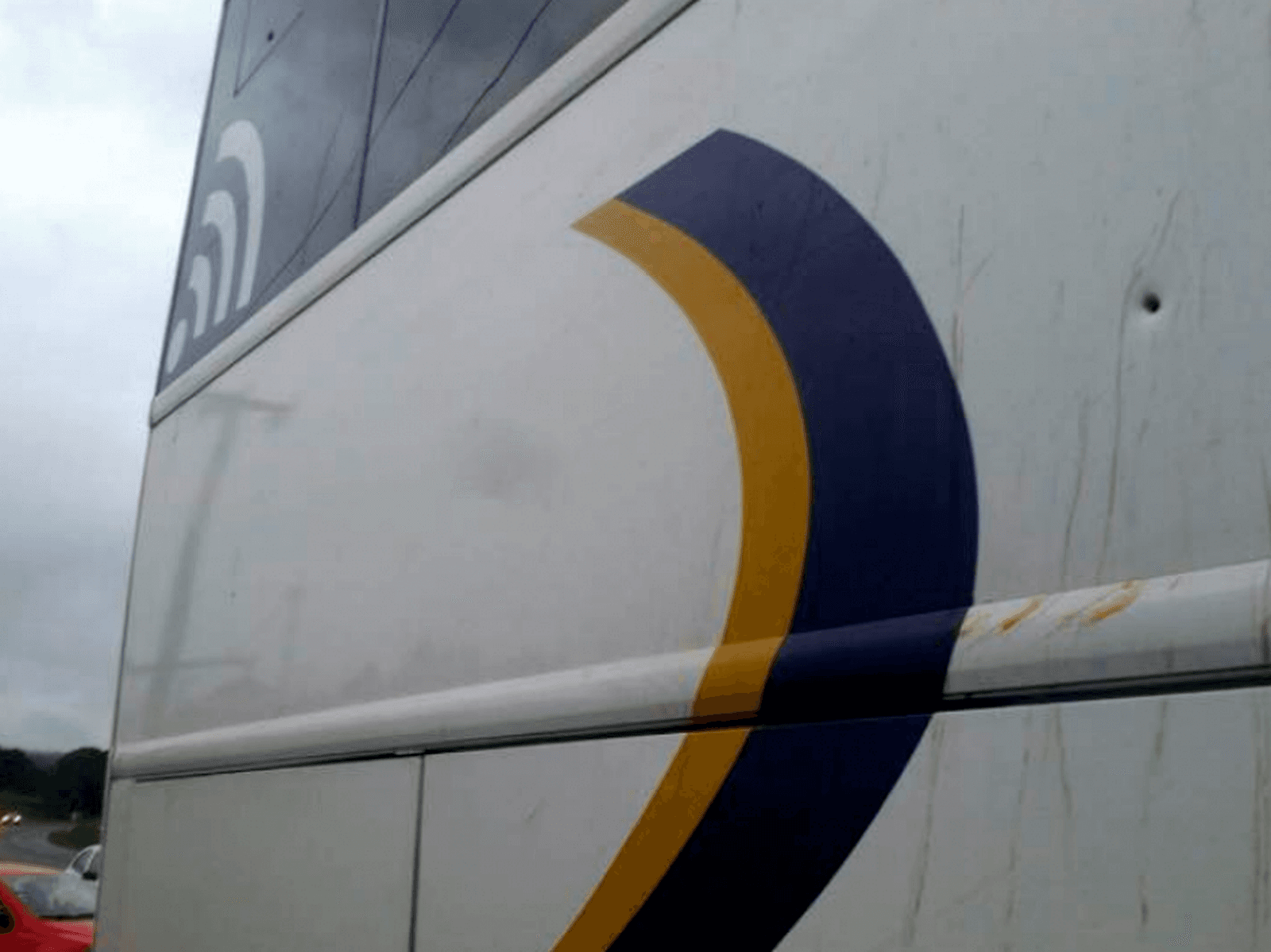 Laudo de perícia confirma que ônibus da caravana de Lula foi atingido por dois tiros