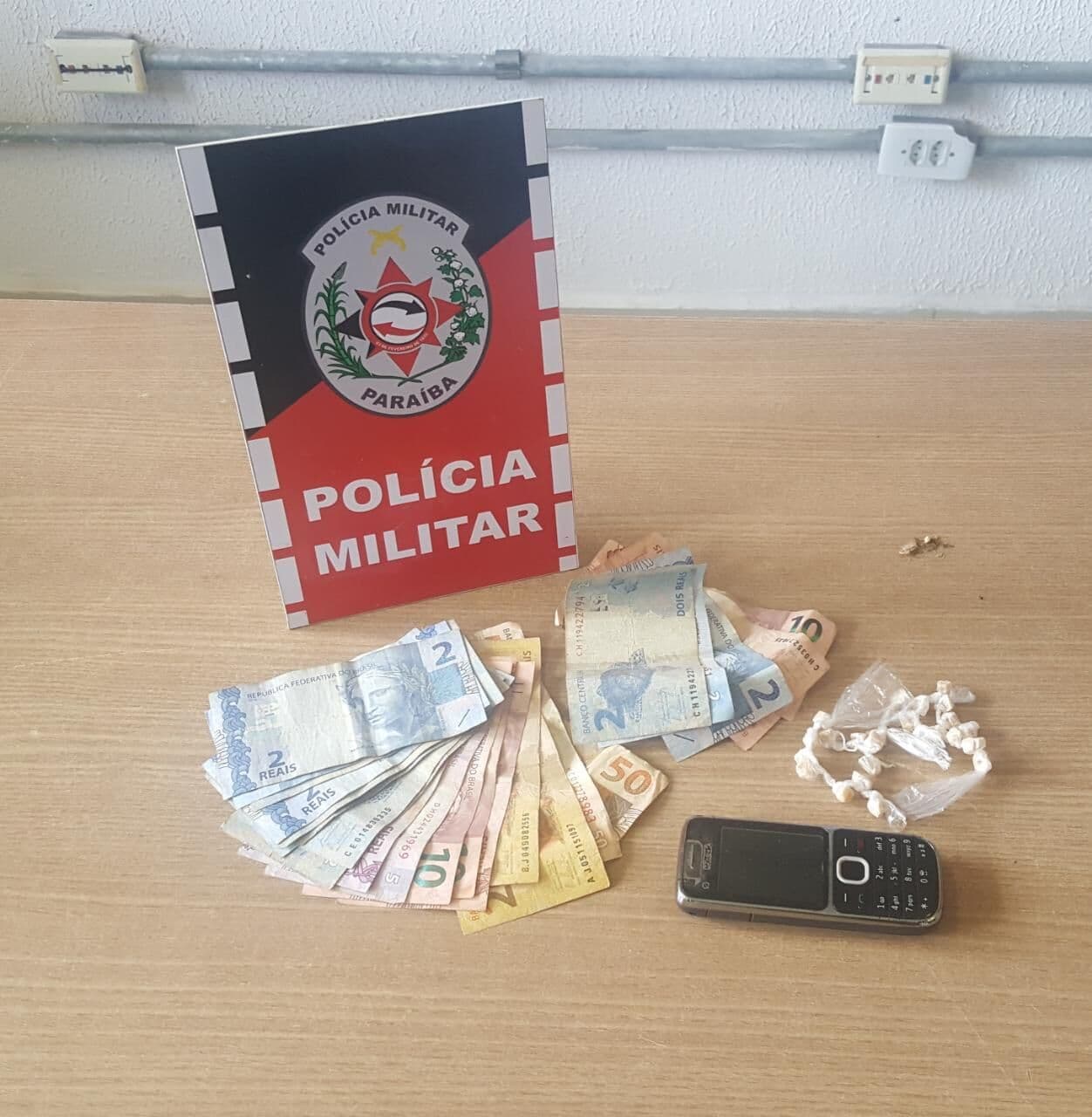 Ação policial localiza cerca de 520 pedras de crack dentro de vaso sanitário