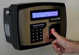 Vereador diz que reapresentará projeto de ponto eletrônico para médicos em João Pessoa: "povo merece respeito"