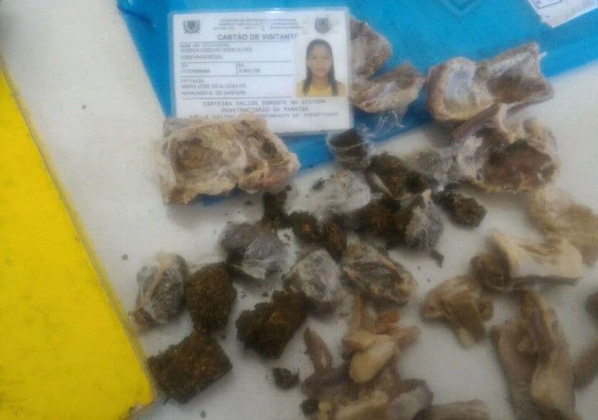 Mulheres são presas tentando levar charque recheada com droga para presídio