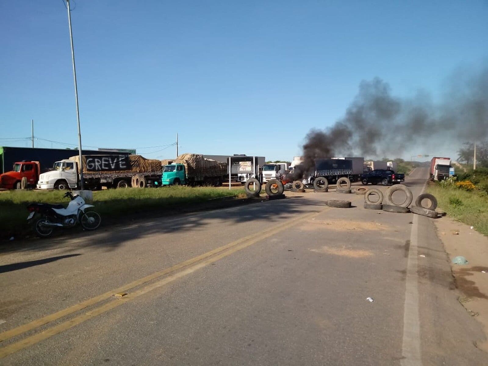 Caminhoneiros voltam a ocupar rodovias na Paraíba em protesto contra preço de combustíveis
