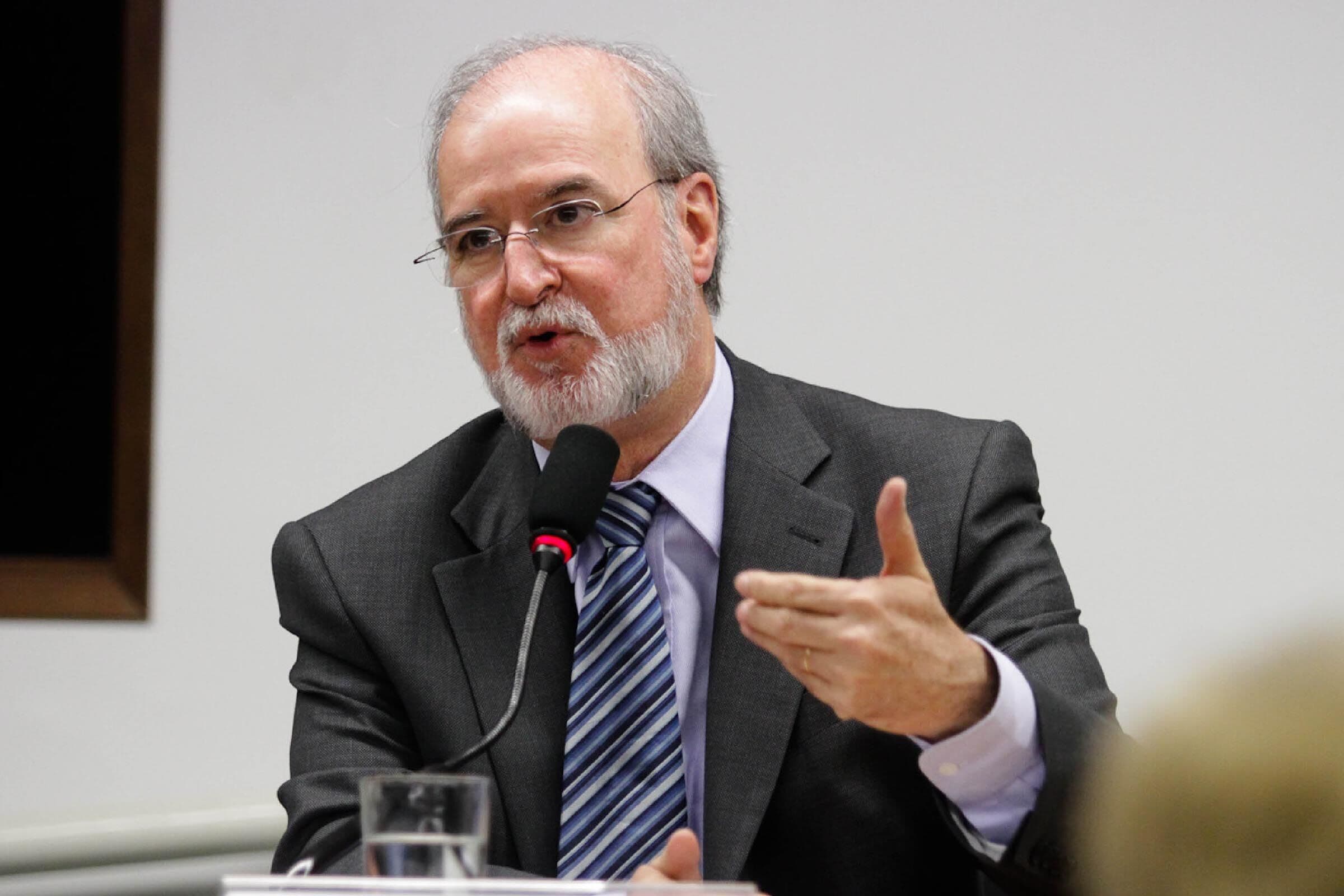Desembargadores rejeitam recurso de Azeredo e determinam prisão imediata
