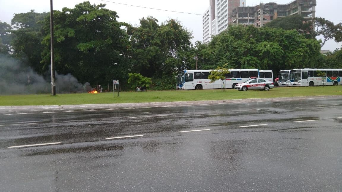 Manifestantes desbloqueiamrotatória da UFPB nesta manhã