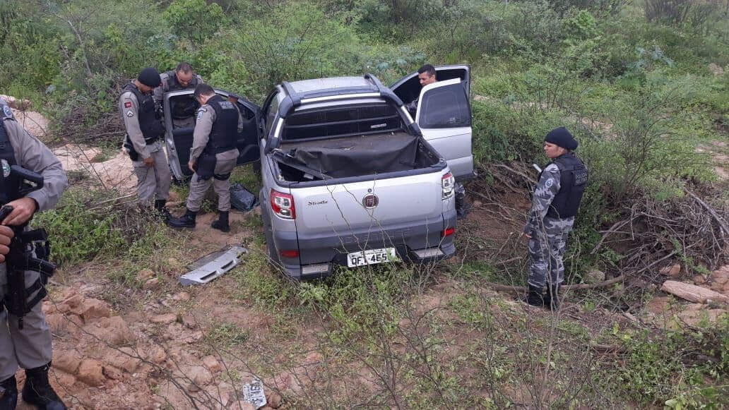 Bando explode agência bancária, entra em confronto com polícia e suspeito morre
