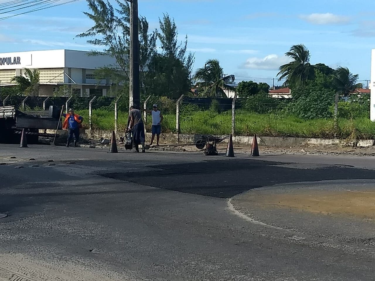 Após denúncia do ClickPB, prefeitura tapa buracos em girador de Mangabeira